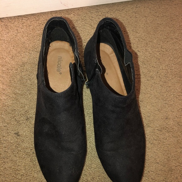 Black heal shoes - Picture 4 of 4